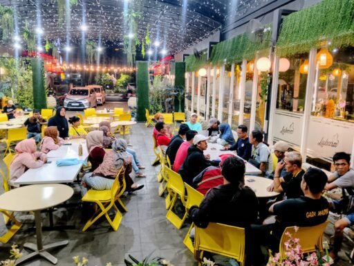 Jelang lounching,panitia Komunitas wartawan indonesia (KWI) Gelar Gladi bersih caffe labara Surabaya