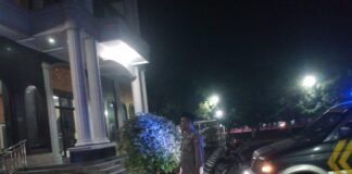 Personil Polsek Ngimbang Gelar Patroli pengamanan Sholat Taraweh Guna Cegah Kriminalitas