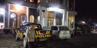 Polsek Ngimbang Gelar Patroli pengamanan Sholat Subuh Guna Cegah 3C Menjelang Ramadhan