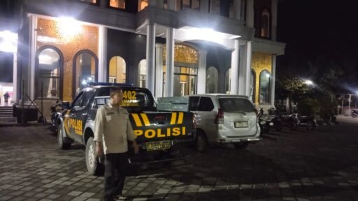 Polsek Ngimbang Gelar Patroli pengamanan Sholat Subuh Guna Cegah 3C Menjelang Ramadhan