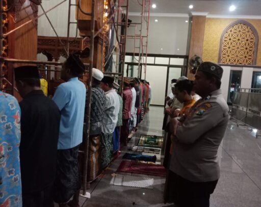 Polsek Ngimbang Gelar Patroli pengamanan Sholat Subuh Guna Cegah 3C Menjelang Ramadhan