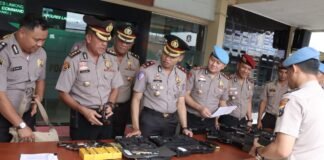 Cegah Penyalahgunaan Senpi, Sipropam Polres Lamongan gelar Pengecekan Senjata Dinas Anggota
