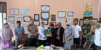 Kapolsek Brondong Inisiasi Mediasi, Permasalahan Ny Mon yang Viral di Medsos Berakhir Damai