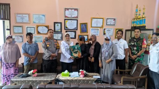 Kapolsek Brondong Inisiasi Mediasi, Permasalahan Ny Mon yang Viral di Medsos Berakhir Damai