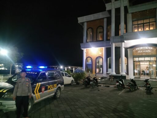 Personil Polsek Ngimbang Gelar Patroli pengamanan Sholat Taraweh Guna Cegah Kriminalitas