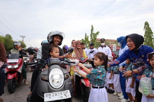 TK Hang Tuah Perwakilan Dumai Bagikan Takjil