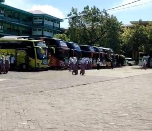 Polres Lamongan Beri Pengamanan Kepulangan 868 Santri Ponpes Sunan Drajat Jelang Idul Fitri