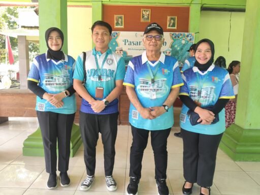 Sambut Ramadan dan HUT ke-20, RS Keluarga Sehat Rembang Bagikan 200 Paket Sembako Murah