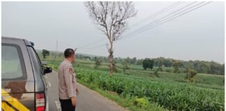 Personil Polsek Ngimbang Gelar Patroli Ngabuburit Menjelang Buka Puasa Guna Cegah Balap Liar