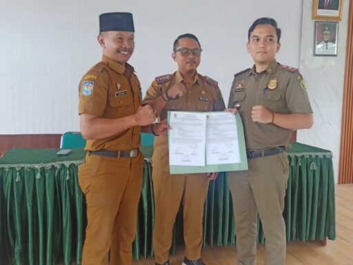 Selamat Datang Suryana, SE. Sekcam & Sandi Silahudin, S.STP. Kanit Trantib SATPOL-PP Kecamatan Ciparay