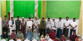 Wakapolsek Ngimbang Bersama Forkopimcam Melaksanakan Safari Ramadhan Di Desa Slaharwotan