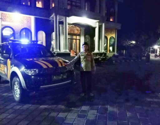 Personil Polsek Ngimbang Gelar Patroli pengamanan Sholat Taraweh Guna Cegah Kriminalitas