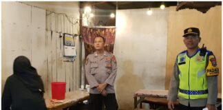 Kapolsek Ngimbang Gelar Patroli Blue Light Harkamtibmas Menjelang Puasa Guna Cegah 4C di Malam Hari