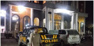 Polsek Ngimbang Gelar Patroli pengamanan Sholat Subuh Guna Cegah 3C Menjelang Ramadhan