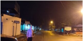 Demi Cegah Kriminal Dan 4C Polsek Ngimbang Rutin Gelar Patroli Blue Light Pada Ramadhan 1447 H