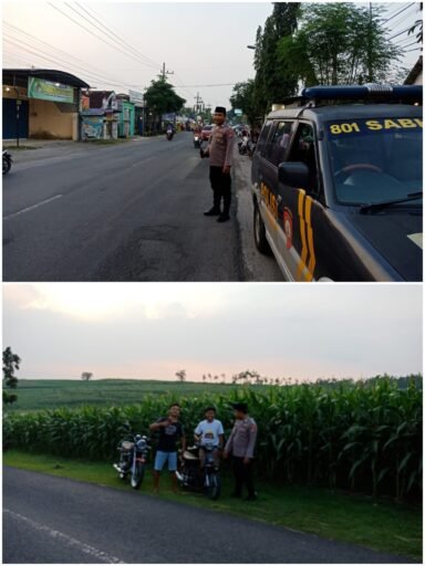 Personil Polsek Ngimbang Gelar Patroli Ngabuburit Menjelang Buka Puasa Guna Cegah Balap Liar