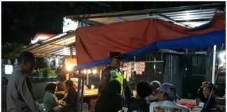Demi Cegah Kriminal Dan 4C Polsek Ngimbang Rutin Gelar Patroli Blue Light Pada Ramadhan 1447 H