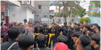 Polsek Ngimbang Gelar Pengamana n Bagi Takjil Perguruan Silat PSHW Ranting Ngimbang