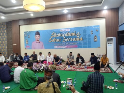 Dalam Mempererat Silaturahmi dan Sinergisitas, Gus Bupati Sahur Bareng Bersama Insan Pers