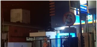 Personil Polsek Ngimbang Gelar Patroli Blue Light Guna Cegah Kriminal Dan 4C Di Malam Hari