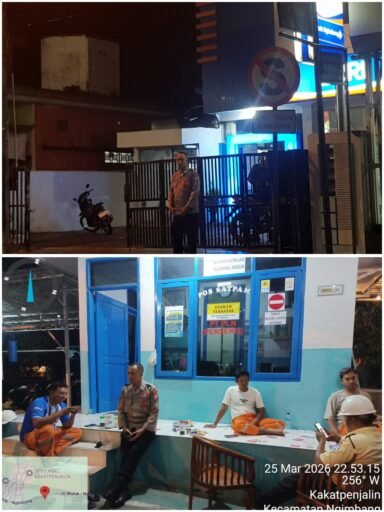 Personil Polsek Ngimbang Gelar Patroli Blue Light Guna Cegah Kriminal Dan 4C Di Malam Hari