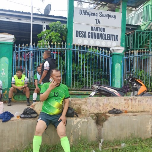 Agus Hamdani, S.Ip. Kades Gunugleutik,Terlihat Gagah Di Balik Jersey PS Gunungleuk VS PS Bumiwangi 27-3-2026