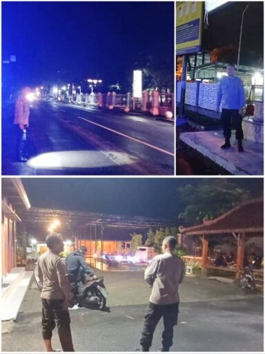 Guna Cegah Dan Daya Tangkal 4C Polsek Ngimbang Gelar Patroli Blue Light Di Daerah Rawan