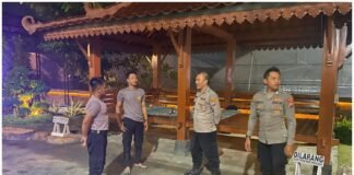Guna Cegah Dan Daya Tangkal 4C Polsek Ngimbang Gelar Patroli Blue Light Di Daerah Rawan