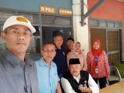 Irwan Sambut Gebyar myBCA Dan Pembagian Minyak Goreng Gratis Di SMK Wirakarya Andir Ciparay Kab. Bandung