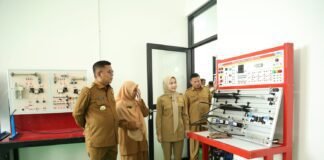 Andra Soni Tinjau Revitalisasi RPS di SMKN 1 Anyer, Pastikan Alat Praktik Sesuai Kebutuhan Industri