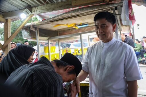 Wagub Dimyati Borong Semua Gorengan Pedagang Kaki Lima Juhendi saat Safari Ramadan Pandeglang