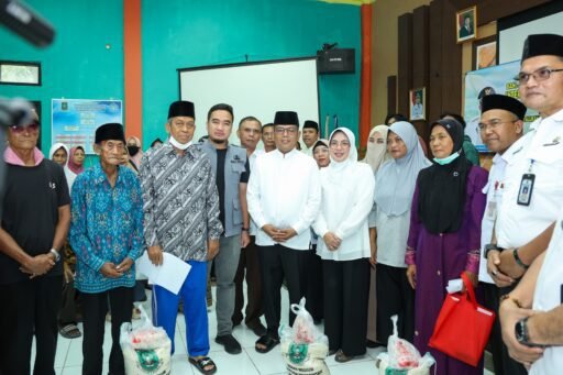 Andra Soni Salurkan 59 Ton Beras dan 5,9 Ton Ayam Frozen untuk Warga Daerah Rentan Pangan Banten