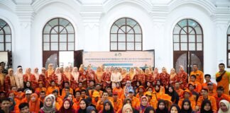 Tinawati Andra Soni Apresiasi Petugas Kebersihan KP3B, Bagikan Paket Sembako di Bulan Ramadan