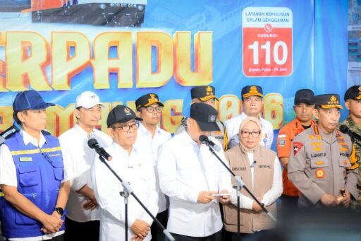 Menko PMK Dampingi Gubernur dan Wagub Banten Cek Pelabuhan Merak untuk Arus Mudik Lebaran