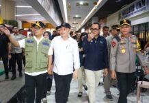 Tinjau Arus Mudik di Pelabuhan Merak, Andra Soni Pastikan Pelayanan dan Keselamatan Pemudik