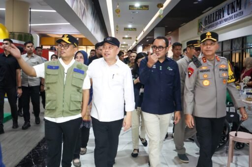 Tinjau Arus Mudik di Pelabuhan Merak, Andra Soni Pastikan Pelayanan dan Keselamatan Pemudik