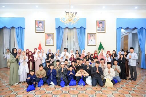 Ratusan Warga Antusias Halalbihalal Bersama Gubernur Andra Soni di Serang