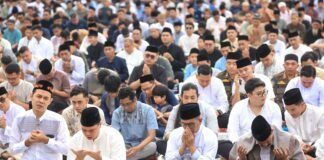 Khidmat dan Penuh Kebersamaan, Andra Soni Salat Idulfitri 1447 H di Kota Serang