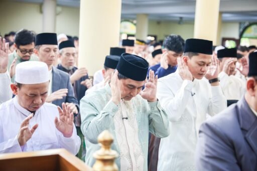 Wagub Banten Dimyati Natakusumah Salat Idulfitri dan Berbaur Hangat dengan Warga Pandeglang