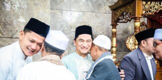 Suasana Hangat Lebaran, Warga Berebut Salaman dan Doakan Wagub Dimyati