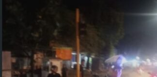 Motor Hilang Kendali di Depan Mapolsek Mataram, Dua Pemuda Dilarikan ke RSUD