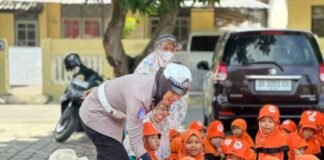 Tanam Kesadaran Berlalulintas Sejak Dini, Ditlantas Polda NTB Edukasi Siswa SD di Lapangan Bhara Daksa