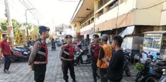 Patroli Dialogis Polresta Mataram di Pasar ACC dan Permukiman tuk Perkuat Kamtibmas