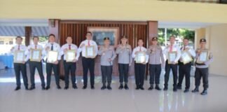 Personel Berprestasi Diberi Penghargaan Oleh Kapolda NTB Pada Hari Kesadaran Nasional