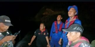 Tim Gab Personel Ditpolairud Polda NTB, TNI AL dan Polsek Evakuasi Pemancing Terseret Arus di Perairan Maluk