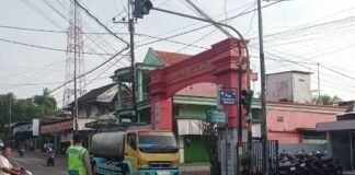 Guna Antisipasi Kemacetan Polsek Ngimbang Secara Rutin Gelar Commanderwish Di Pagi Hari