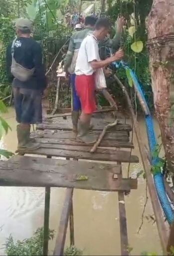 Tolong Pak Gubernur Banten, Andra Soni,SM. M.AP. Jembatan Gantung Dua Desa Padasuka-Ciburial Kp.Cicurug Rusak