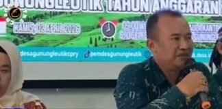 Agus Hamdani, S.Ip. Kades Gunugleutik Dalam Musyawarah Desa Khusus Penetapan KPM BLT DD