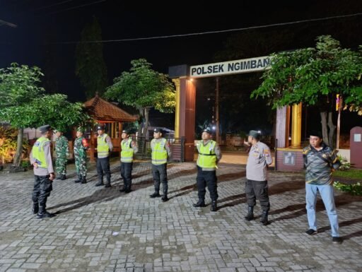 Wakapolsek Ngimbang Ipda Istiono, S.H, Gelar Apel Siaga Libur Pajang Di Mako Polsek Ngimbang