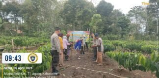 Di Tengah Ladang Harapan, Polisi Hadir Menyemai Masa Depan Bersama Petani
